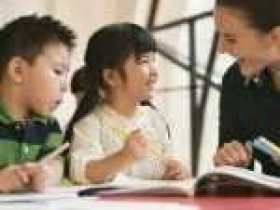 小孩子线上学英语是选大机构还是小机构？