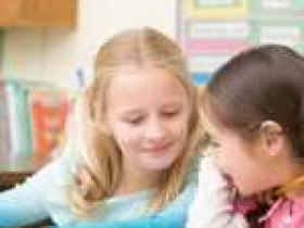 给孩子报英语口语培训班时选择外教还是中教好？